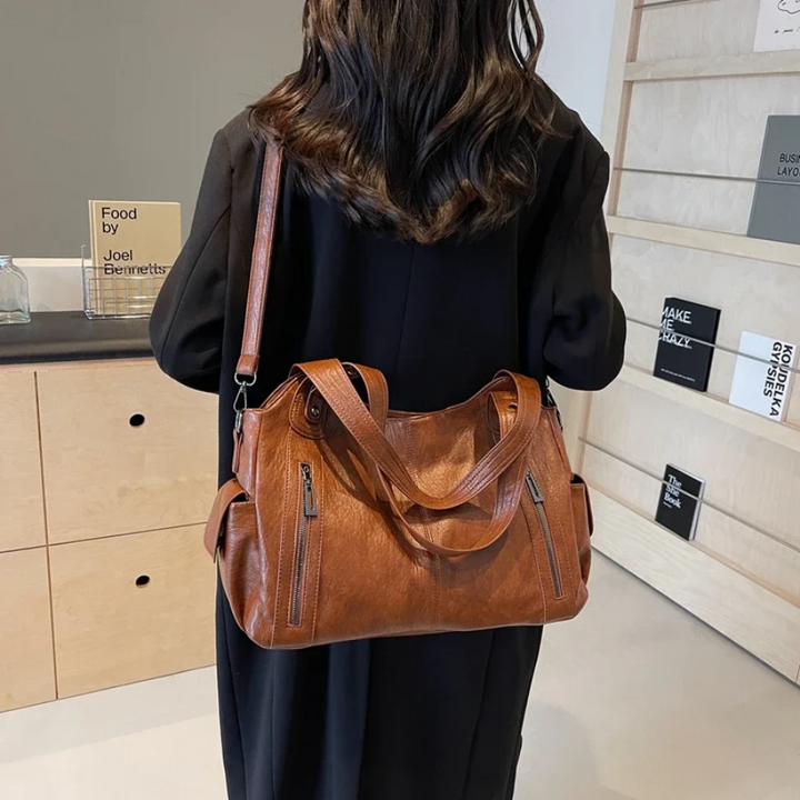 Isabella | Dakota Shoulder Bag